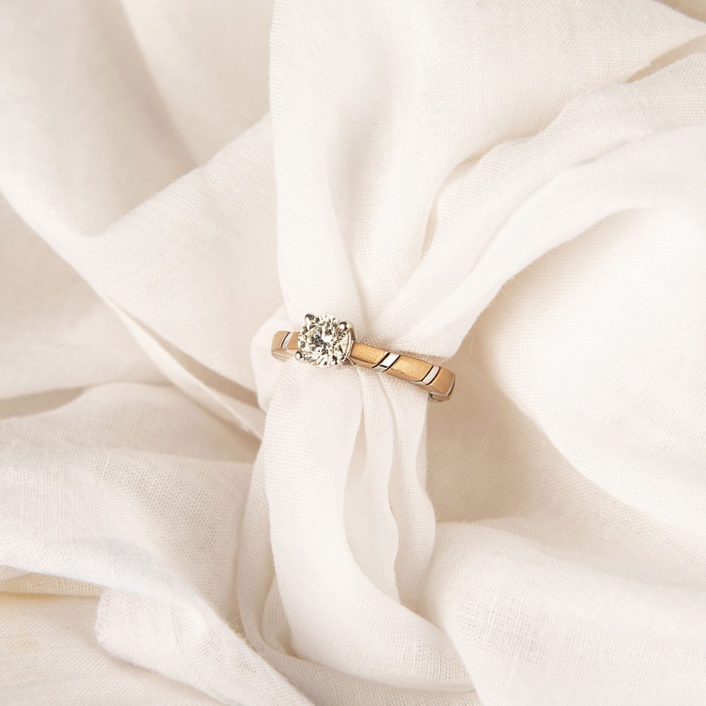 Diamond Ladies Ring - Image 6